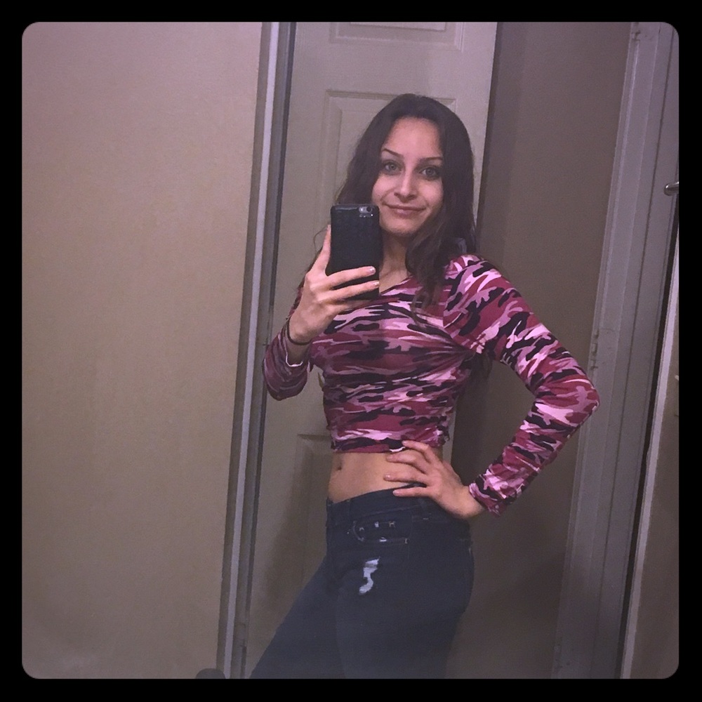 Pretty pink camo long sleeve crop topppp!